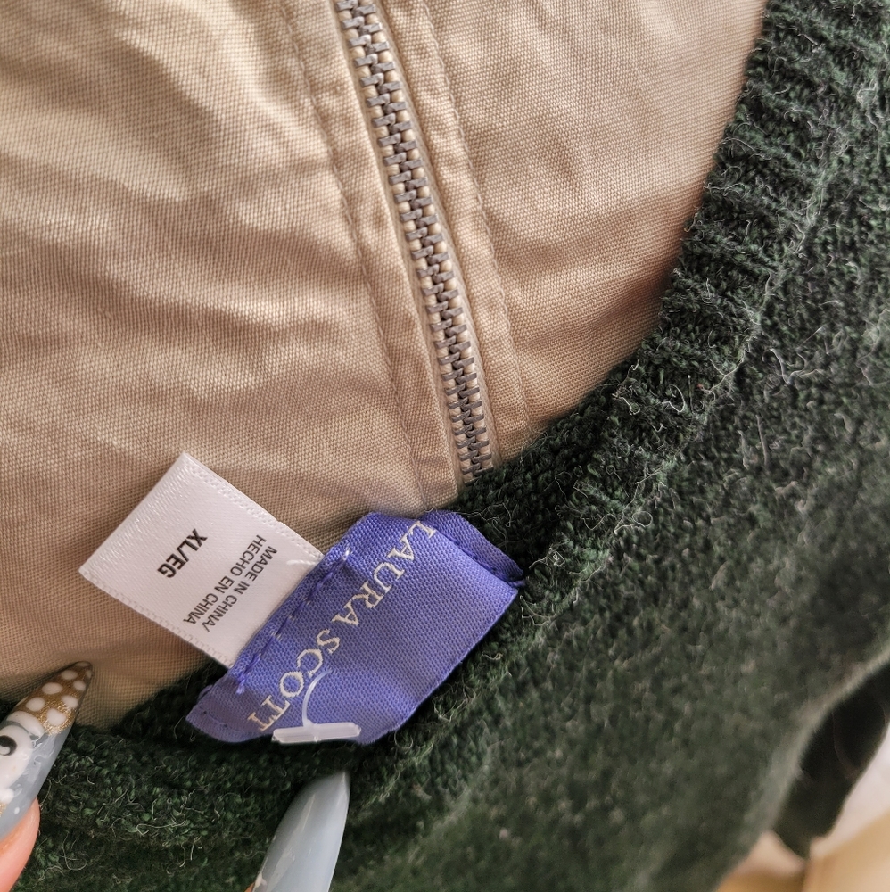 Sweater - Picture 3 of 3